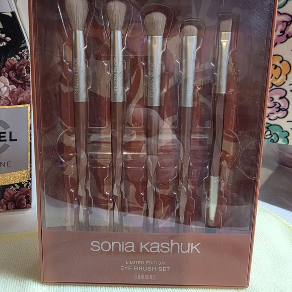 Sonia Kashuk Other - Sonia Kashuk Eye Brush Set - 5 Brushes